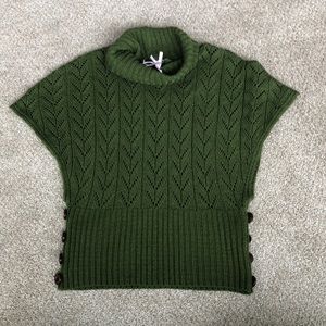 Cute army green knitted top with button detail